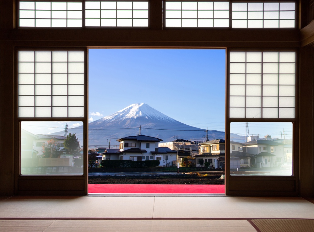Traditional Japanese indoor house and paper sliding doors and tatami mat open to View of a beautiful Fuji mountain and japanese house in autumn season. Kawaguchiko, Yamanashi, Japan
