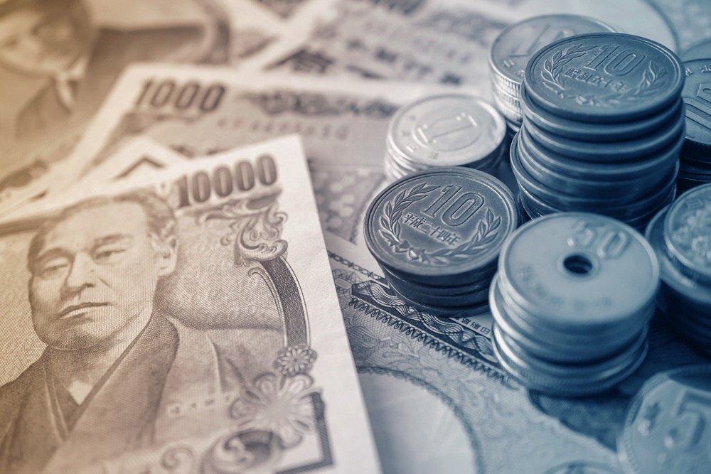 yen notes and yen coins